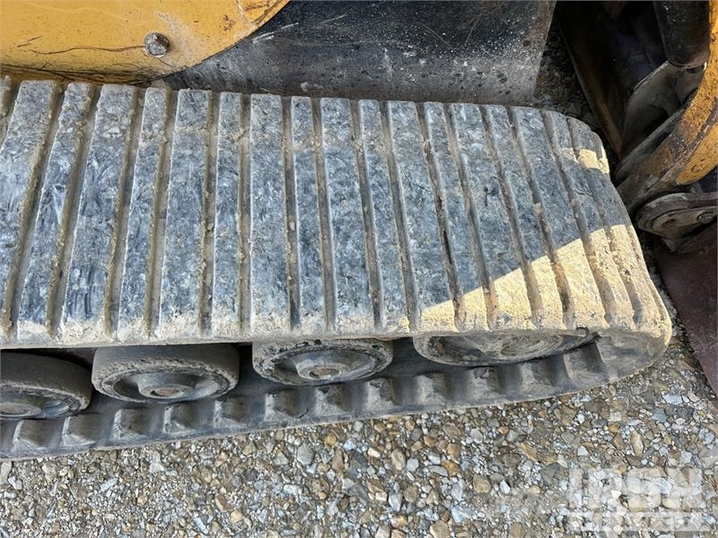 CAT 247B لوادر انزلاقية التوجيه