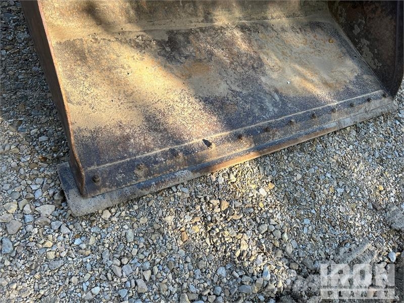 CAT 247B لوادر انزلاقية التوجيه