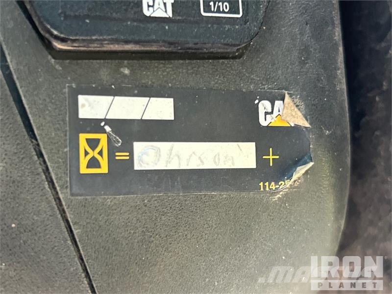 CAT 247B لوادر انزلاقية التوجيه