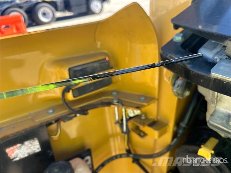 CAT 247B Series 3 Two-Speed Compact Track Loader Skid steer mini nakladalci