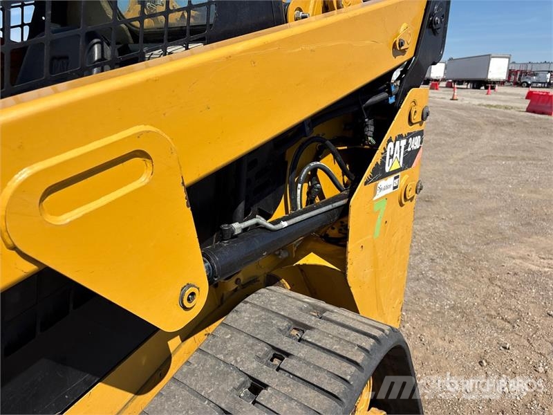 CAT 249D لوادر انزلاقية التوجيه