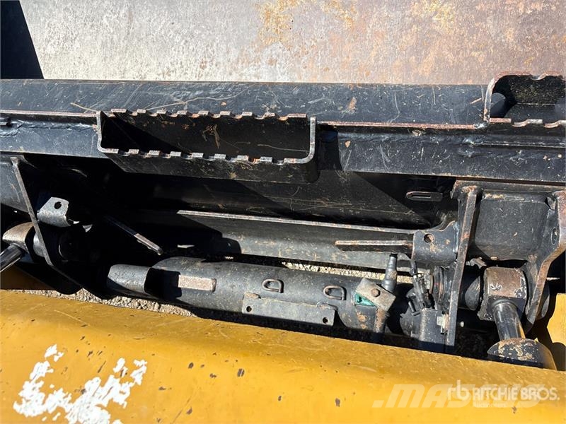 CAT 249D لوادر انزلاقية التوجيه