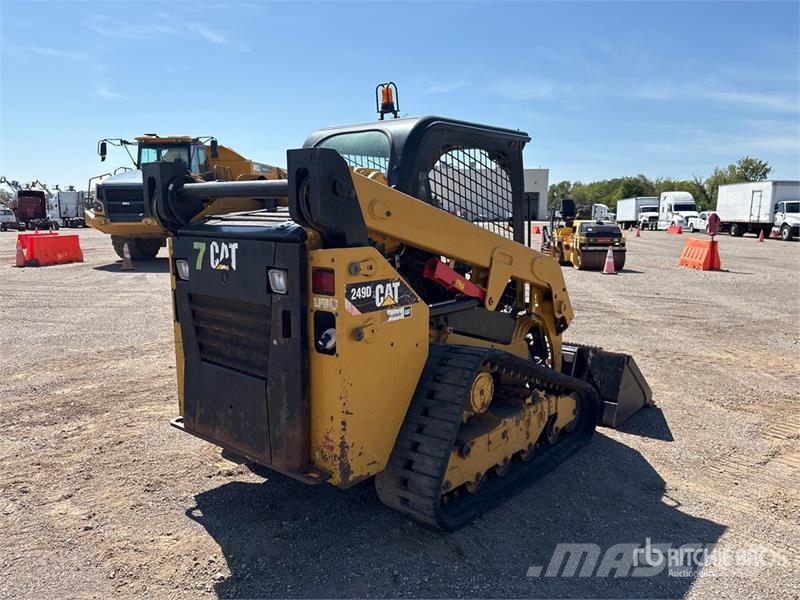 CAT 249D لوادر انزلاقية التوجيه