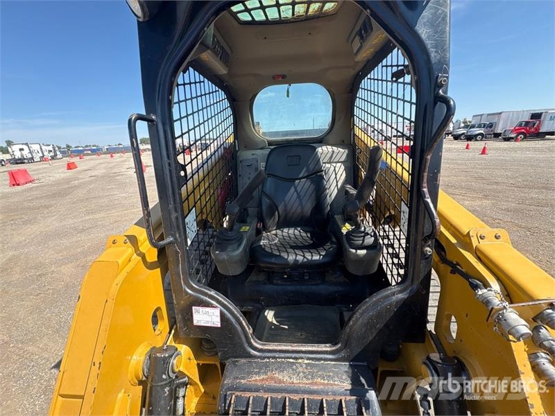 CAT 249D لوادر انزلاقية التوجيه