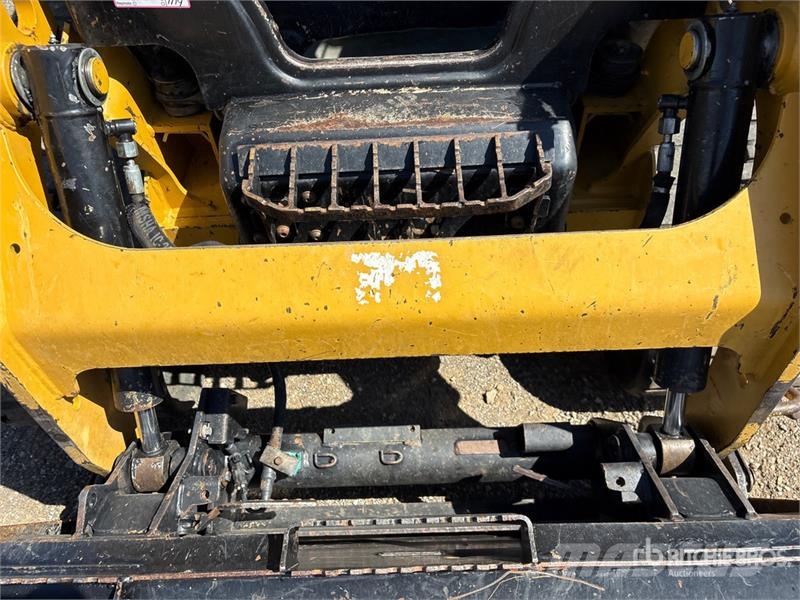 CAT 249D لوادر انزلاقية التوجيه