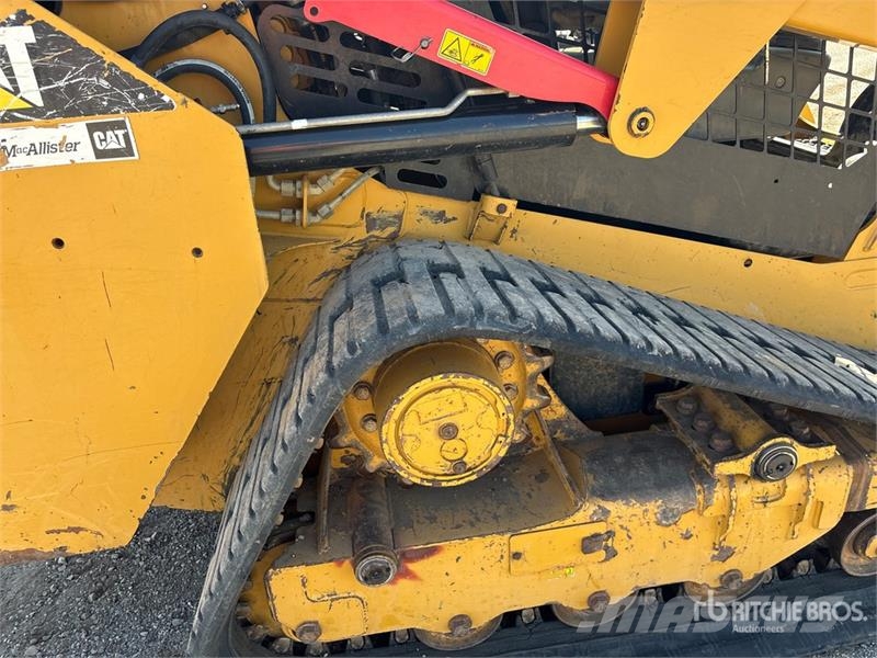 CAT 249D لوادر انزلاقية التوجيه