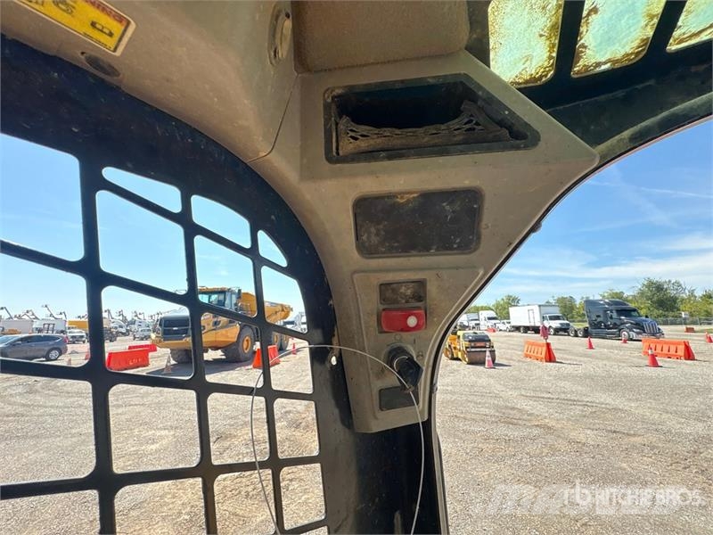 CAT 249D لوادر انزلاقية التوجيه