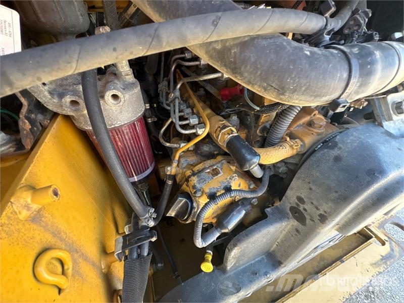 CAT 249D لوادر انزلاقية التوجيه