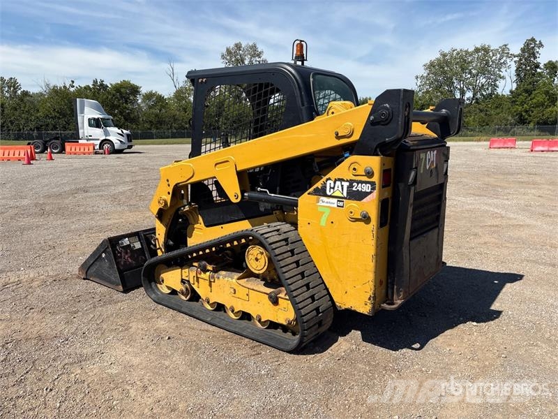 CAT 249D لوادر انزلاقية التوجيه