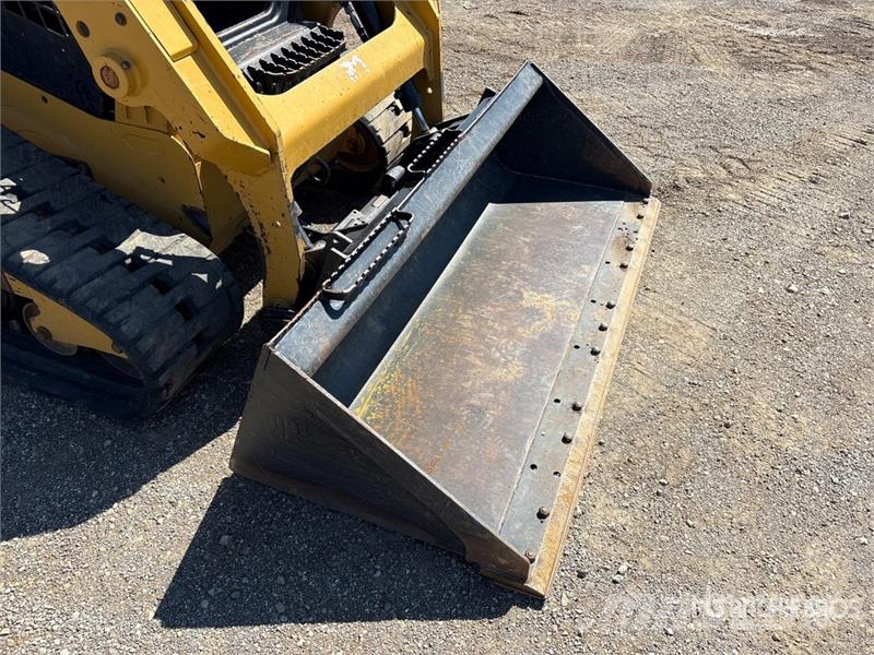 CAT 249D لوادر انزلاقية التوجيه