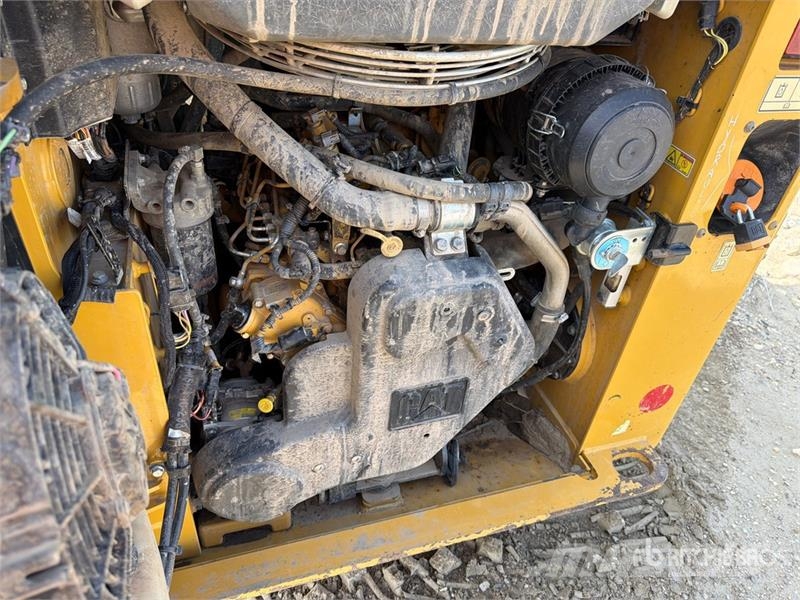 CAT 249D Lietoti riteņu kompaktiekrāvēji