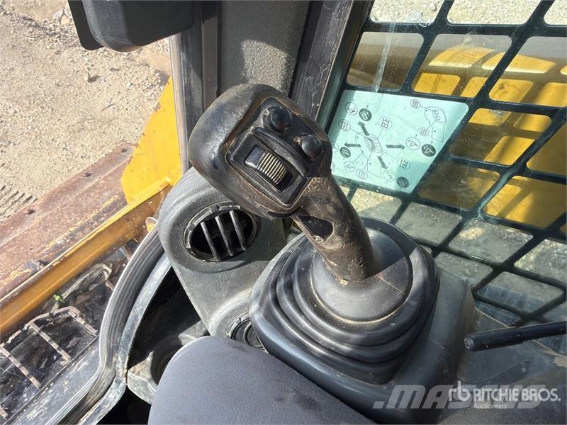 CAT 249D Lietoti riteņu kompaktiekrāvēji
