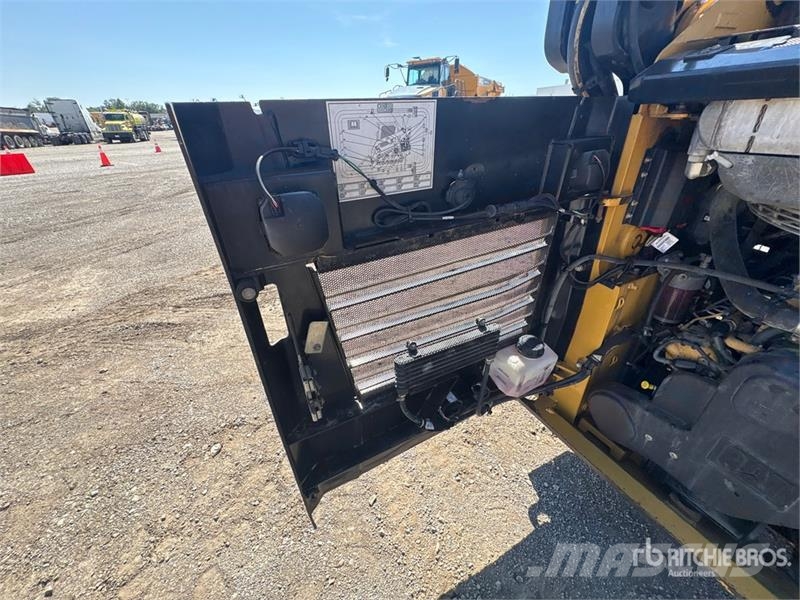 CAT 249D لوادر انزلاقية التوجيه