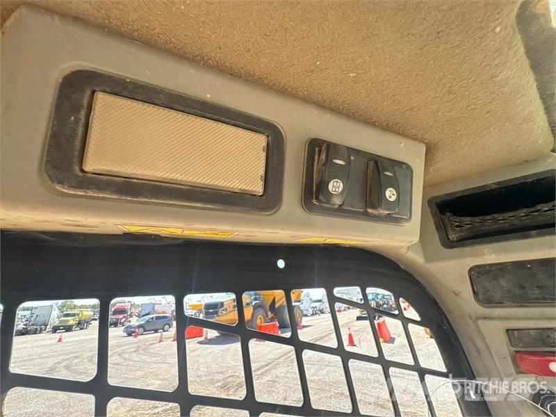 CAT 249D Skid steer mini nakladalci