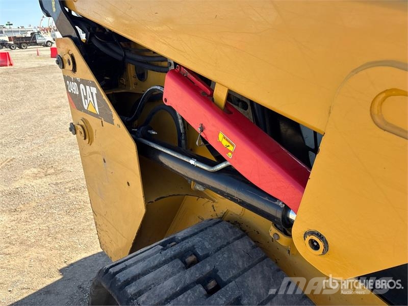 CAT 249D Skid steer mini nakladalci