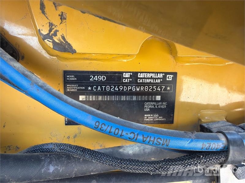 CAT 249D Lietoti riteņu kompaktiekrāvēji