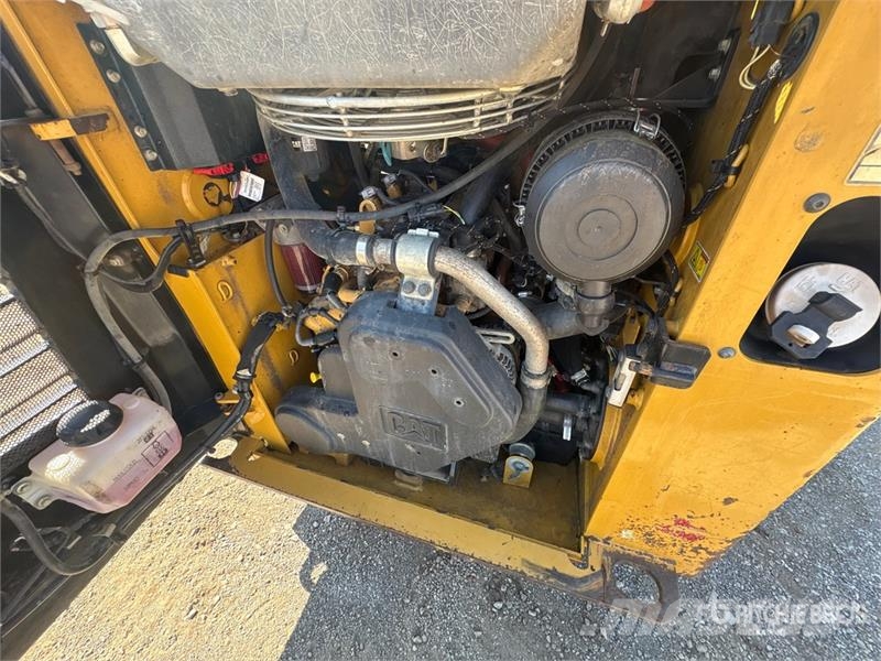 CAT 249D لوادر انزلاقية التوجيه