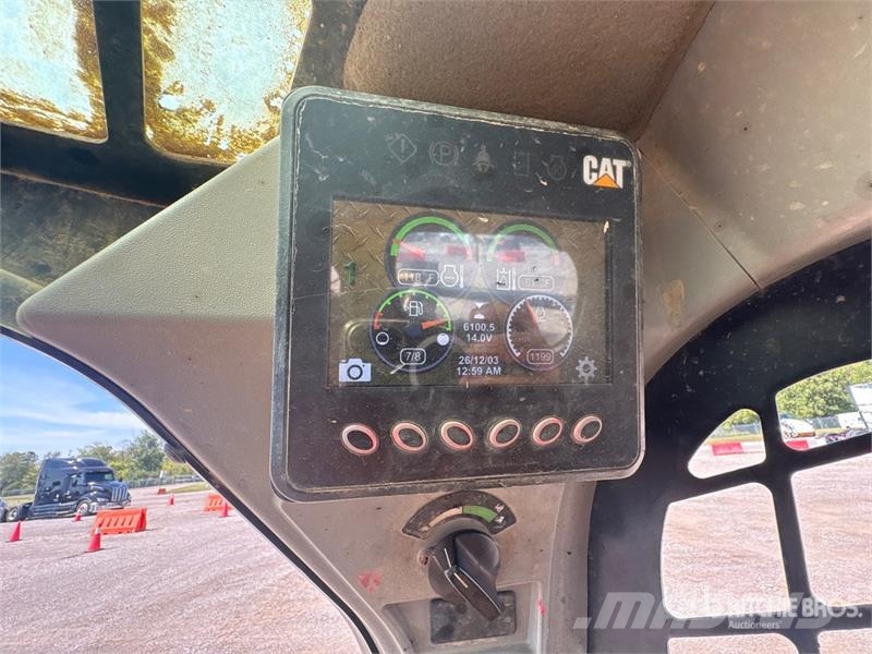 CAT 249D لوادر انزلاقية التوجيه