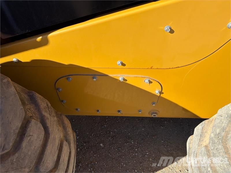 CAT 272D2 XHP Two-Speed High Flow Skid Steer Loader Chargeuse compacte
