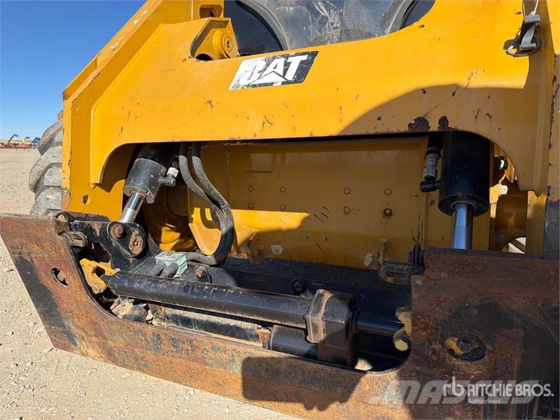 CAT 272D2 XHP Two-Speed High Flow Skid Steer Loader Chargeuse compacte