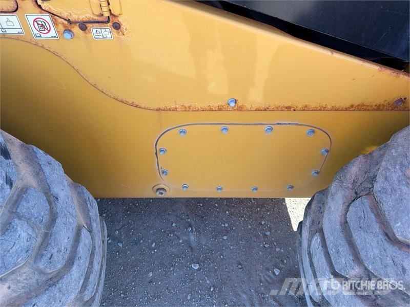 CAT 272D2 XHP Two-Speed High Flow Skid Steer Loader Chargeuse compacte