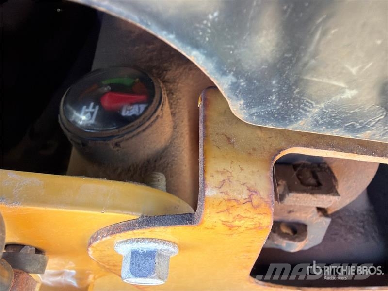 CAT 272D2 XHP Two-Speed High Flow Skid Steer Loader Chargeuse compacte