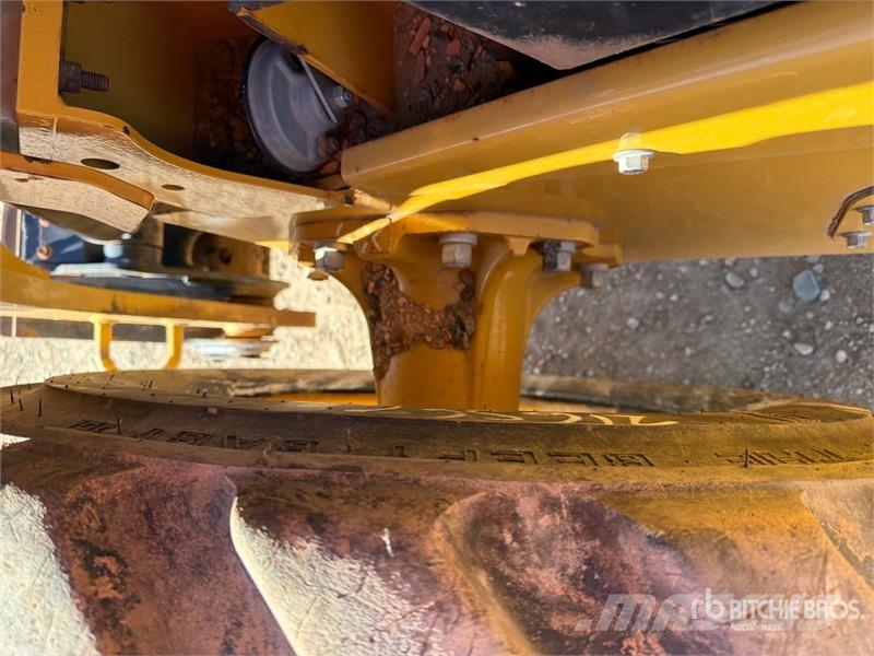 CAT 272D2 XHP Two-Speed High Flow Skid Steer Loader Chargeuse compacte