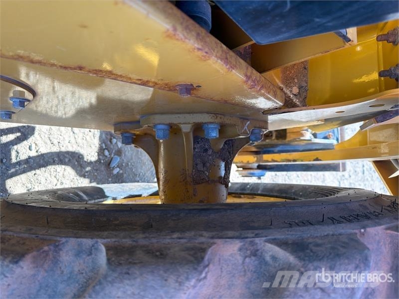 CAT 272D2 XHP Two-Speed High Flow Skid Steer Loader Chargeuse compacte