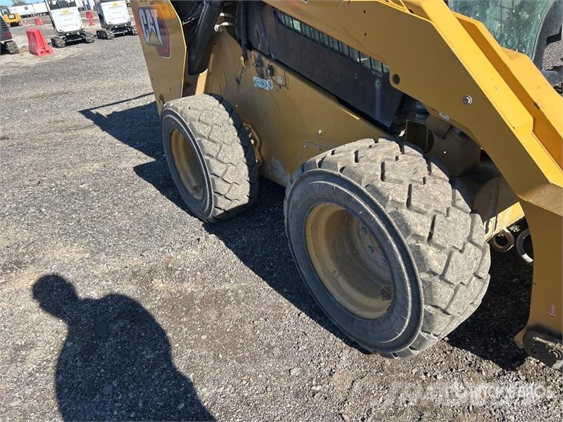 CAT 272D3 Two-Speed Skid Steer Loader Kompaktrakodók