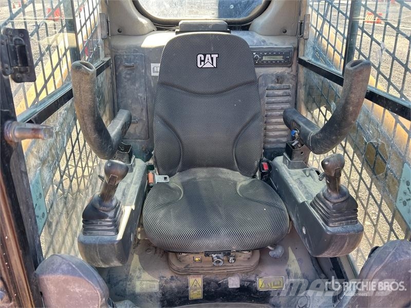 CAT 272D3 Two-Speed Skid Steer Loader Kompaktrakodók