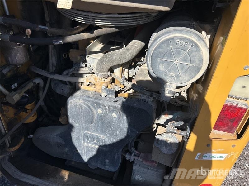 CAT 272D3 Two-Speed Skid Steer Loader Kompaktrakodók