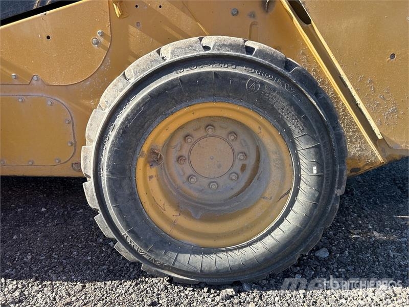 CAT 272D3 Two-Speed Skid Steer Loader Kompaktrakodók
