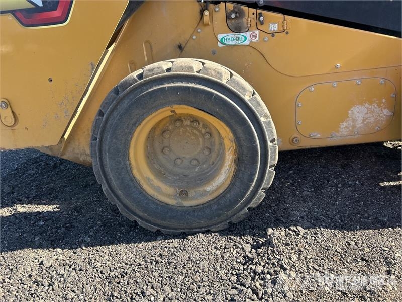 CAT 272D3 Two-Speed Skid Steer Loader Kompaktrakodók