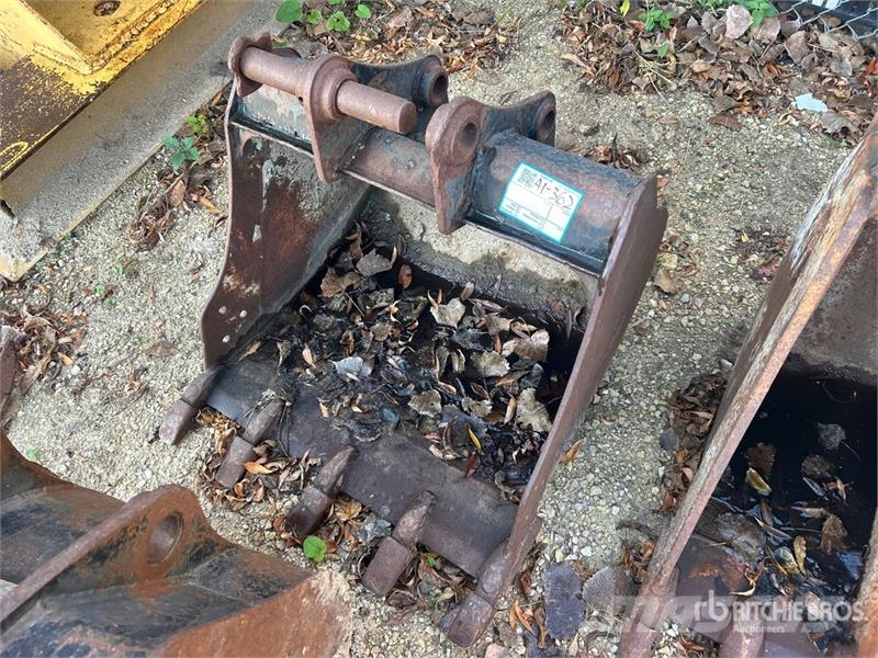 CAT 28 in Digging Backhoe Rear Bucket Baldes
