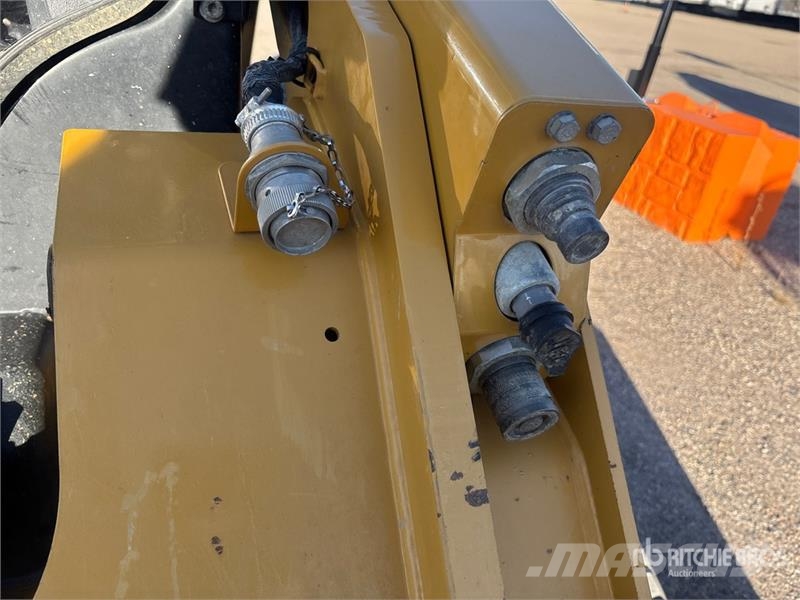 CAT 289D3 Mini Pale Gommate