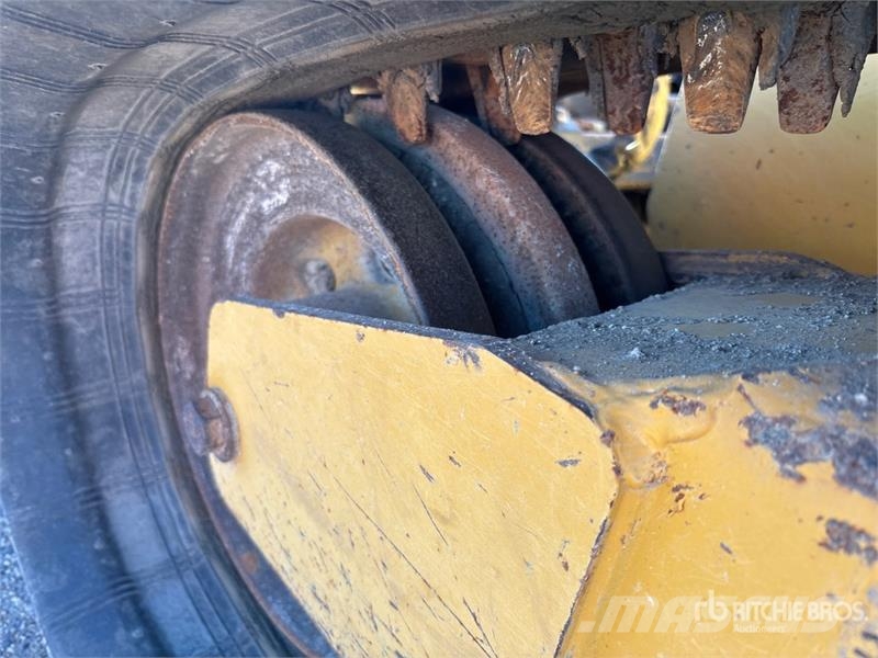 CAT 289D3 Mini Pale Gommate