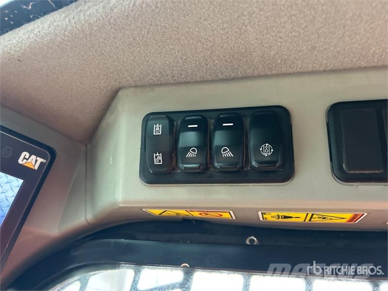 CAT 299D3 滑移装载机
