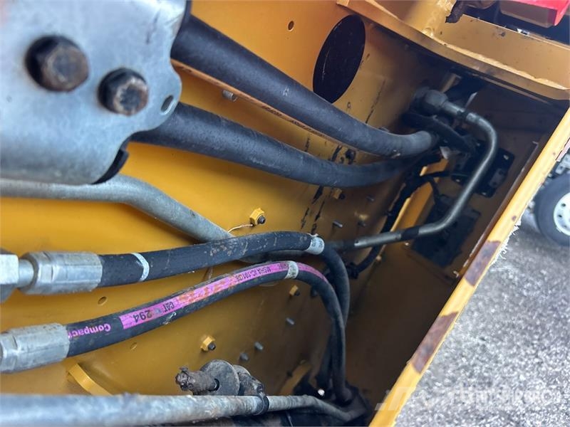 CAT 299D3 滑移装载机