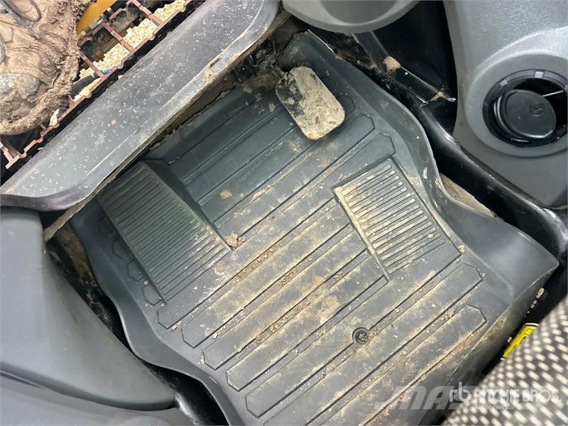 CAT 299D3 滑移装载机