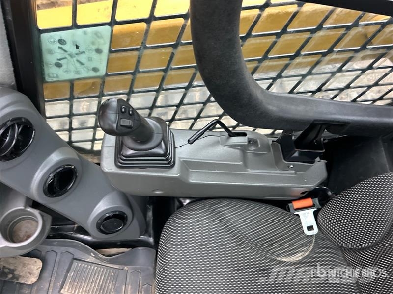 CAT 299D3 滑移装载机