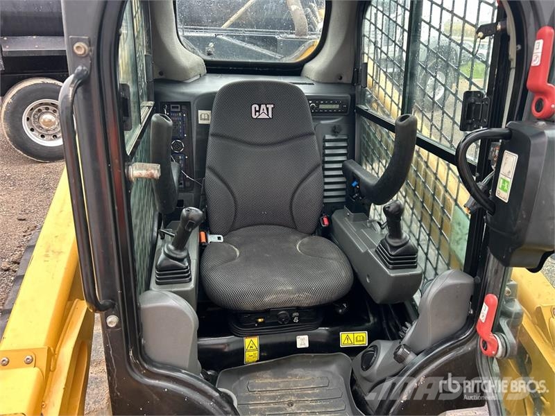 CAT 299D3 滑移装载机