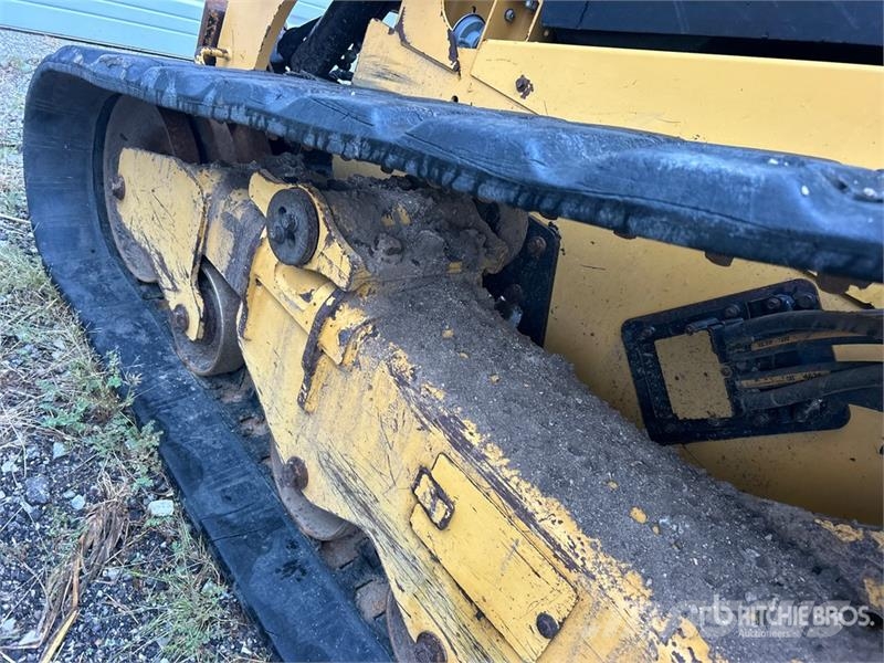 CAT 299D3 滑移装载机