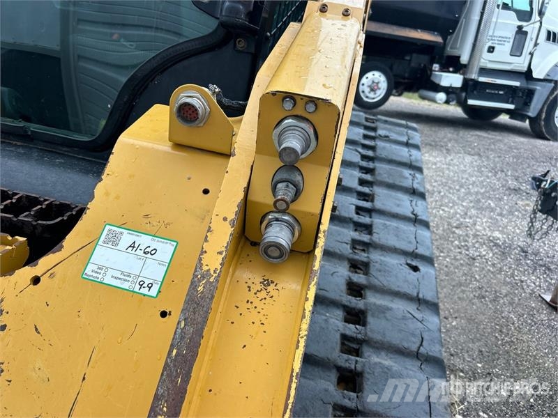 CAT 299D3 滑移装载机