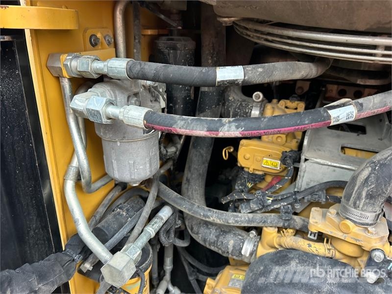 CAT 299D3 滑移装载机