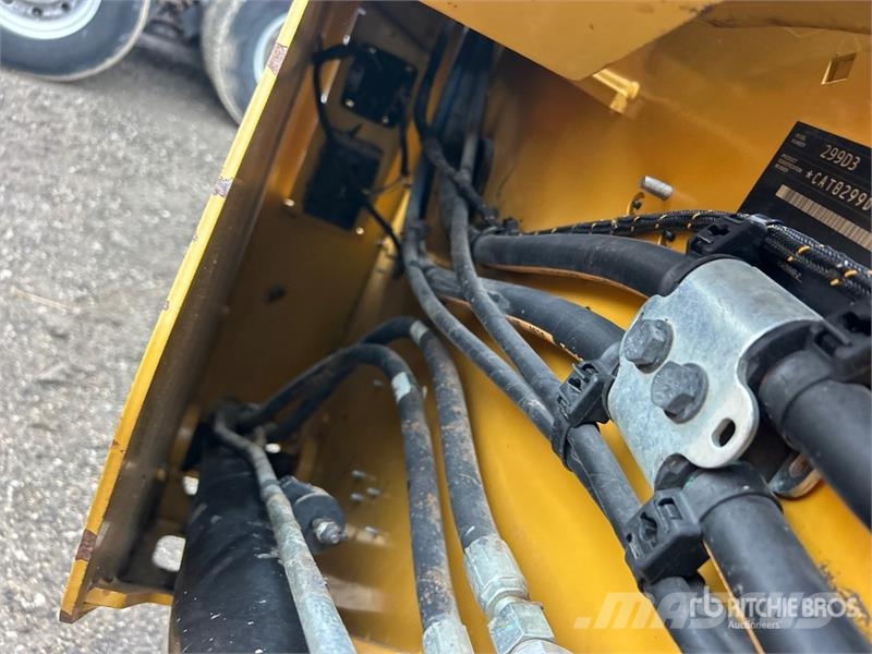 CAT 299D3 滑移装载机