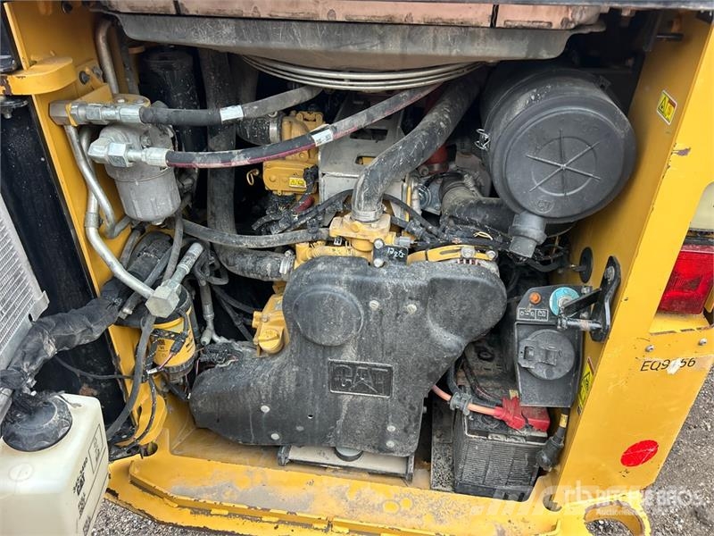 CAT 299D3 滑移装载机