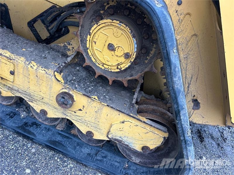 CAT 299D3 滑移装载机