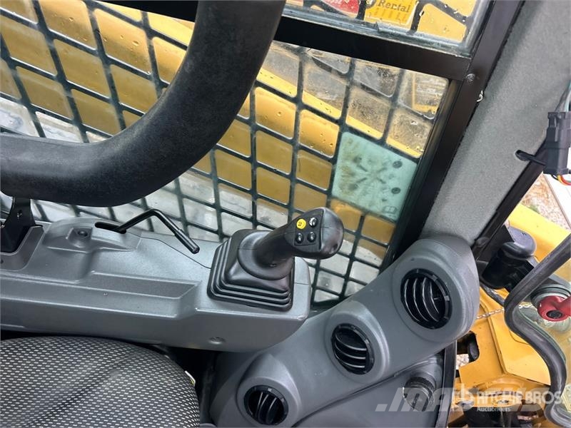 CAT 299D3 滑移装载机