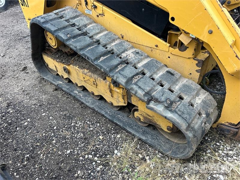 CAT 299D3 滑移装载机