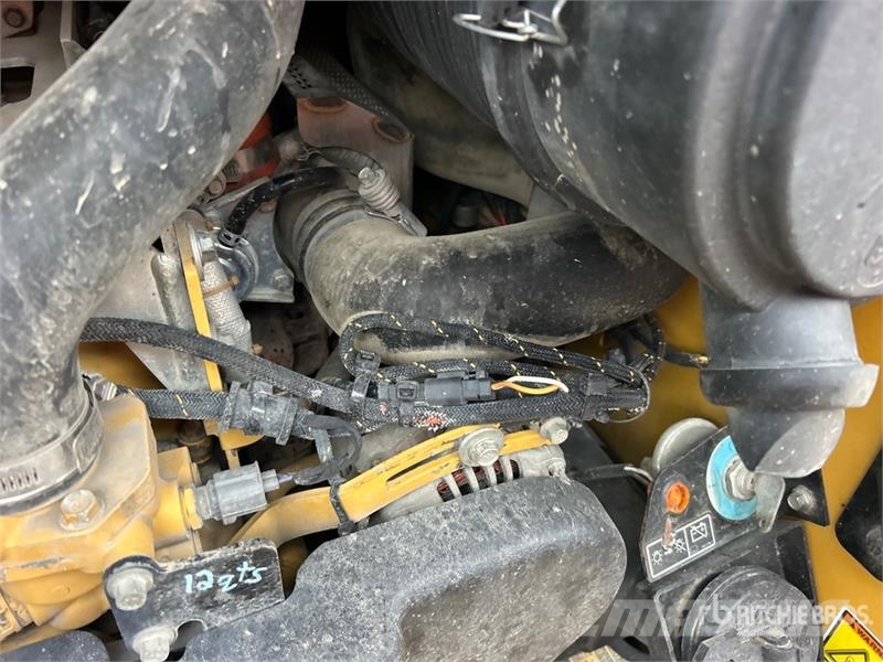 CAT 299D3 滑移装载机